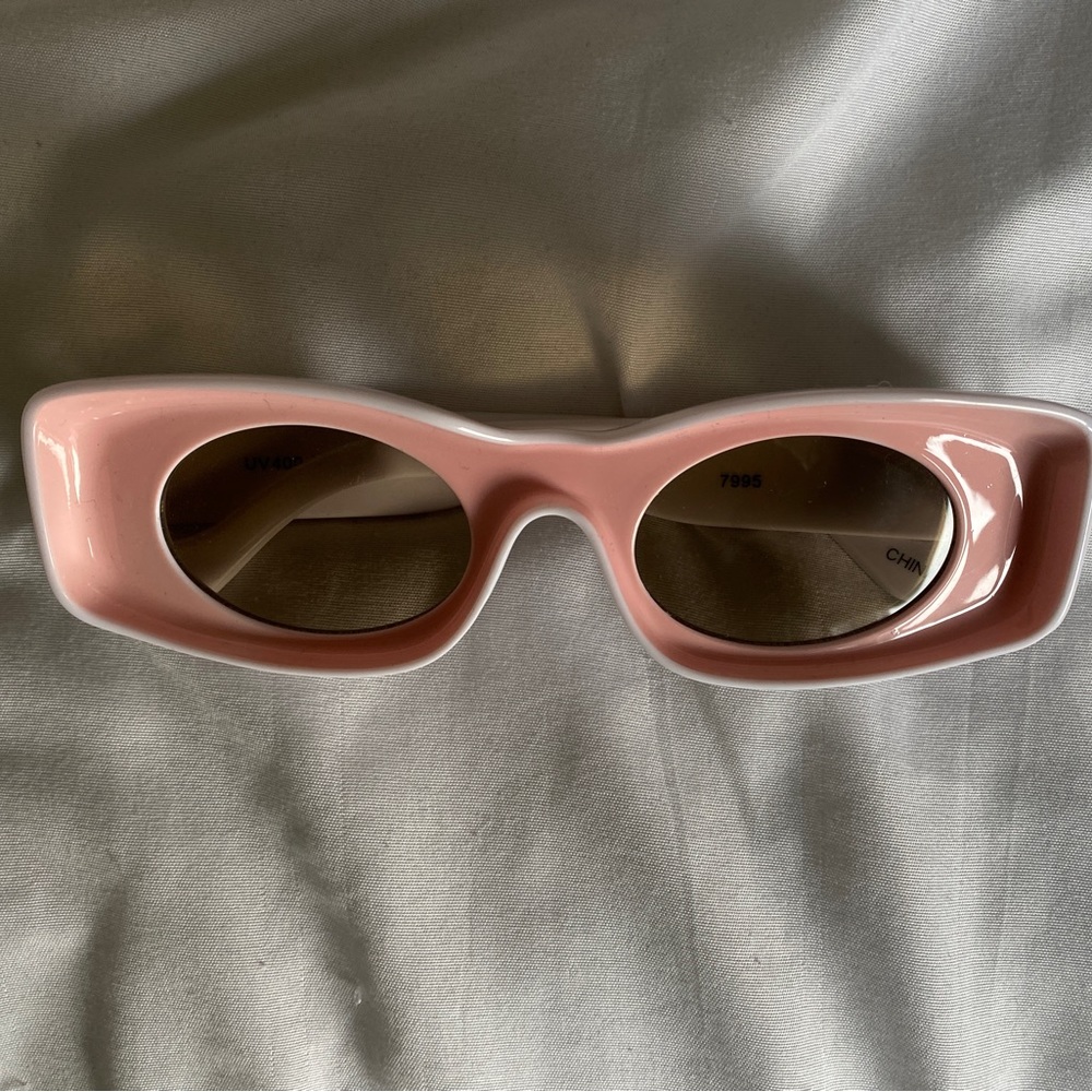 pink vintage sunglasses!